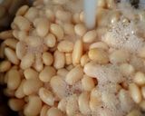Foto del paso 4 de la receta: Alubia granja con butifarra y bacon en olla rápida