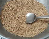 வறுத்த கோதுமை மாவு புட்டு ரெசிபி ஸ்டேப் 1 புகைப்படம்
