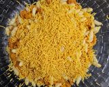 A picture of step 2 of Chakli Chaat.