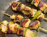 Une image de l'étape 4 de Brochettes de Poulet, Frites Maison au Four, Mâches.