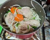Foto del paso 2 de la receta: Pollo al limón con vino blanco y puré🍗