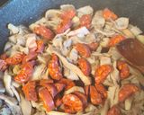 Foto del paso 3 de la receta: Arroz con secreto, setas y bacón