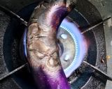 Foto langkah ke 5 dari resep Dadar Terong Ungu.