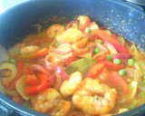 Foto del paso 3 de la receta: Pescado a la chorrillana con langostinos