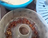 Foto langkah ke 3 dari resep Bolu pisang raja kukus tabur kurma.