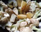 ফুলকপির রেজালা(cauliflower Rezala recipe in bengali) রেসিপি ধাপ - 3 ছবি