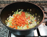 Foto del paso 2 de la receta: Col guisada en su propio jugo