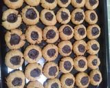 Foto langkah ke 11 dari resep Cookies Thumbprint Chocho Cheese.