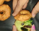 A picture of step 6 of Medu vada Sandwich.