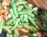 รูปขั้นตอนการทำที่ 3 ของ พริกแกงไก่ถั่วฝักยาว​ เมนูอาหารคลีน