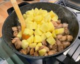 Une image de l'étape 8 de Sauté de porc aux pommes de terre, ananas et trévise.