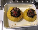 Une image de l'étape 5 de Tomates géantes farcies sur lit de porc aux légumes.