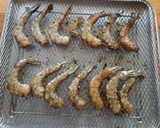 Foto del paso 3 de la receta: Camarones a las hierbas finas en freidora de aire