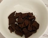 Hình bước làm 1 của món Nama sô cô la (nama chocolate) cho lễ Valentine