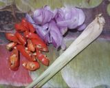 Foto langkah ke 2 dari resep Oseng Dage Pedes Bumbu Kuning.