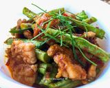 รูปขั้นตอนการทำที่ 2 ของ หมูผัดพริกขิงถั่วฝักยาว