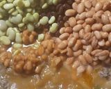 A picture of step 4 of Morefold Meat-Beans Soup.