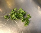 Une image de l'étape 1 de Sauce salade moutarde de Bourgogne, framboise, basilic et persil frais.