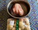 Foto langkah ke 1 dari resep Chicken Stroganof with Coconut Milk /santan.