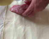 Foto del paso 3 de la receta: Hojaldre con pavo, jamón serrano y queso