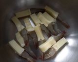 Foto langkah ke 2 dari resep Bola Udang Ayam isi Keju Mozarella.
