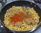 आलू टिक्की छोले चाट (Aloo Tikki Chhole Chaat Recipe in Hindi) रेसिपी चरण 6 फोटो