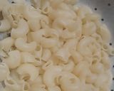 A picture of step 7 of Macroni pizza.