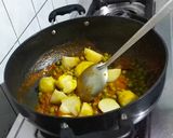 A picture of step 4 of Potato and Fresh greenpeas Curry.