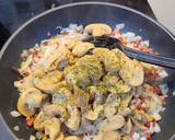 Foto del paso 1 de la receta: Revuelto de champiñones y alcachofas