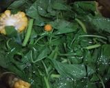 Foto langkah ke 2 dari resep Sayur Bening Bayam + Jagung.