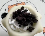 A picture of step 3 of Oreo Mochi.
