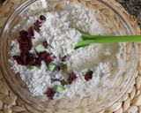 Foto del paso 2 de la receta: Bollos de arándanos rojos, frutas deshidratadas y chocolate blanco