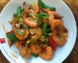 รูปขั้นตอนการทำที่ 7 ของ กุ้งผัดถั่วลันเตากระเทียมพริกไทย