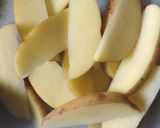 Foto langkah ke 3 dari resep Potato Wedges.