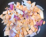 Foto del paso 3 de la receta: Estofado de lomo cerdo y batata al horno