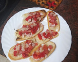 Foto del paso 3 de la receta: Canapés de jamón, pimiento morrón, tomate y cebolla express
