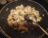 Foto del paso 2 de la receta: Pastel de calabacín y bacalao