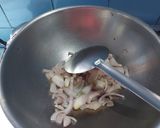 A picture of step 2 of Bhindi or ladyfingers fry.