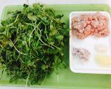 Hình bước làm 1 của món Canh rau mầm củ cải và thịt băm