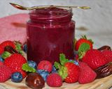 Foto del paso 1 de la receta Crema de frutos rojos y dátil