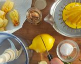 A picture of step 1 of Spaghetti with Zucchini Blossoms and Lemon.