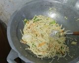 Foto langkah ke 4 dari resep Mie Tumis Azka.