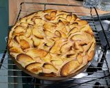 Une image de l'étape 10 de Flan aux pommes, pralines roses et lait fermenté.