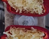 Foto del paso 2 de la receta: Huevos en cunita de morrón acolchados con queso 🥚 3 ingredientes + condimentos