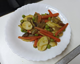 Foto del paso 5 de la receta: Wok de nian gao (pastel de arroz) con verduras