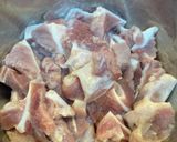 Hình bước làm 1 của món Sụn Heo Nướng Sả Lá Chanh