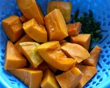 Hình bước làm 1 của món Canh bí ngô giò heo
