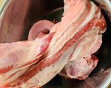 Hình bước làm 4 của món Trời mưa nấu mì 2 phiên bản: mì nước vị Nhật và mì khô vị Tàu