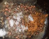 A picture of step 4 of Indore poha.