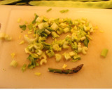 Foto del paso 3 de la receta: Salmón ahumado con ensalada de pasta y espinaca